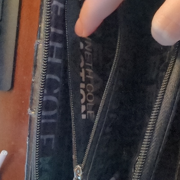 Kenneth Cole Reaction Zipper and button wallet - Picture 4 of 13